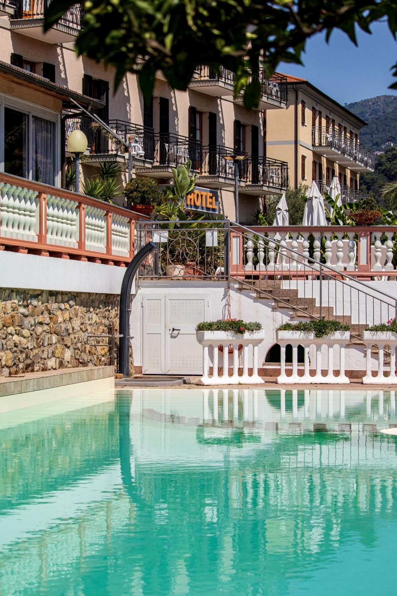 Albergo Ristorante San Matteo San Bartolomeo Al Mare Exterior foto